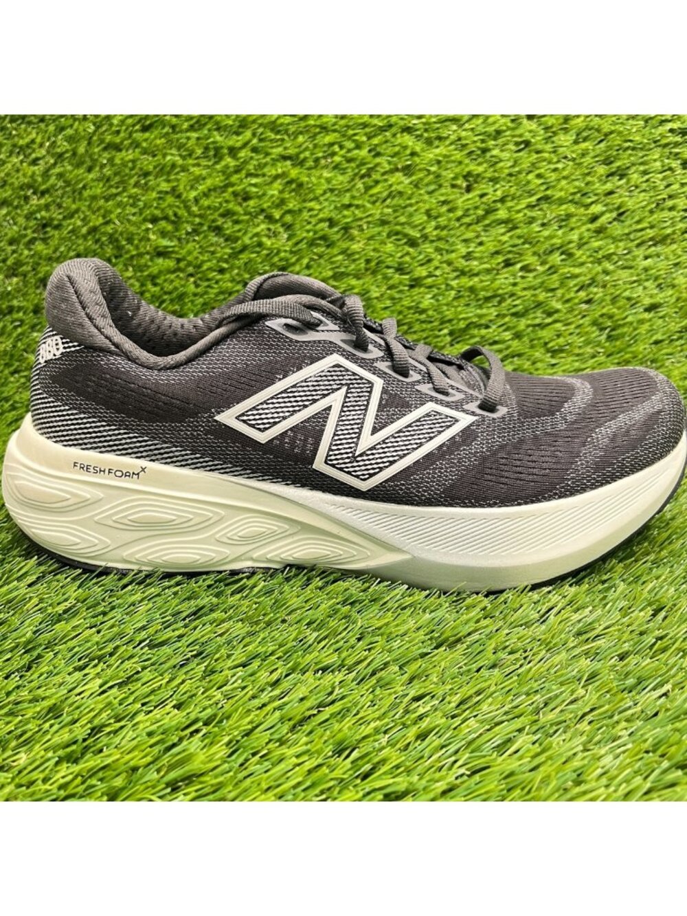New Balance Fresh Foam X 880v15 Women Size 9.5 Gray White Running Shoes Sneakers